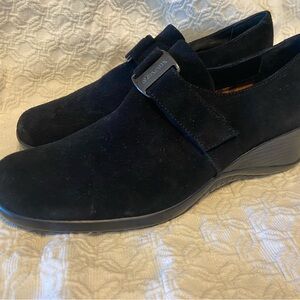 Aquatalia by Marvin k suede black closed wedge shoes size 9.5 women’s